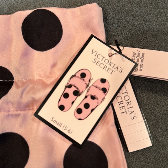 Victoria’s Secret polka dot slippers with sac bag - Picture 6 of 6